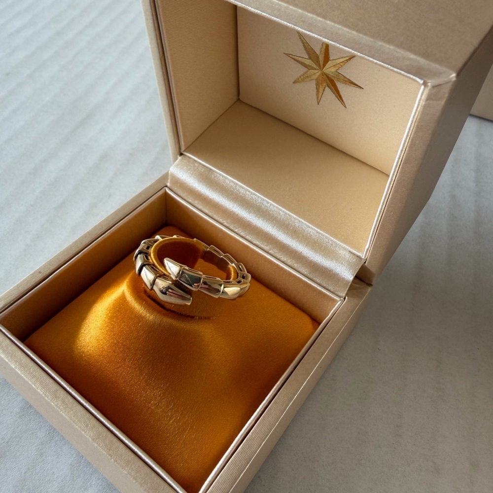 Bvlgari Serpenti Viper18k Yellow Gold Wrap Ring
USsize of approximately3.5to4.25 - Picture 7 of 16